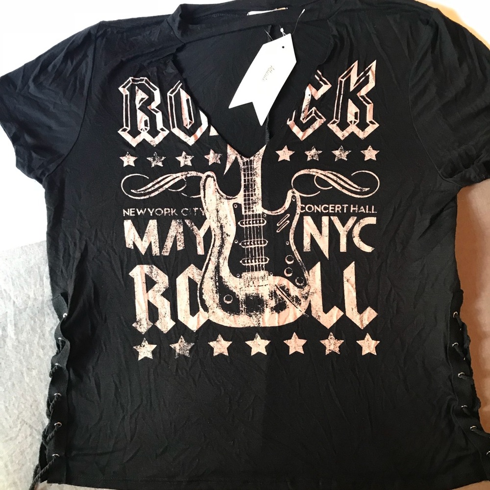 Atticute tee lace-up sides